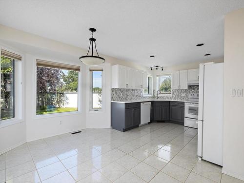 15936 59 Street, Edmonton, AB - Indoor Photo Showing Kitchen