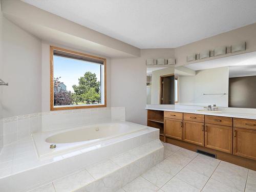 15936 59 Street, Edmonton, AB - Indoor Photo Showing Bathroom