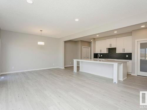 651 Kinglet Boulevard, Edmonton, AB - Indoor Photo Showing Kitchen