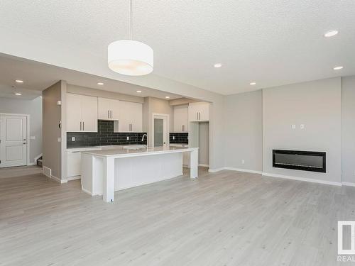 651 Kinglet Boulevard, Edmonton, AB - Indoor Photo Showing Kitchen