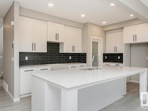 651 Kinglet Boulevard, Edmonton, AB - Indoor Photo Showing Kitchen With Upgraded Kitchen