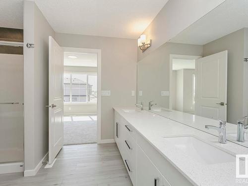 651 Kinglet Boulevard, Edmonton, AB - Indoor Photo Showing Bathroom