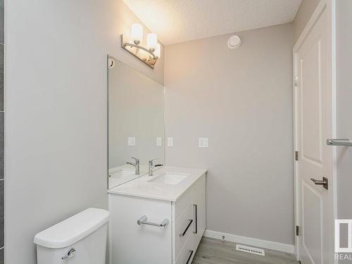 651 Kinglet Boulevard, Edmonton, AB - Indoor Photo Showing Bathroom