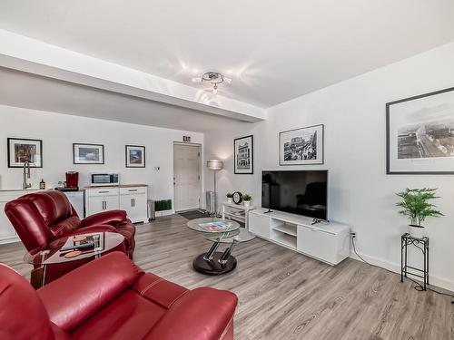 9831 83 Avenue, Edmonton, AB - Indoor Photo Showing Living Room