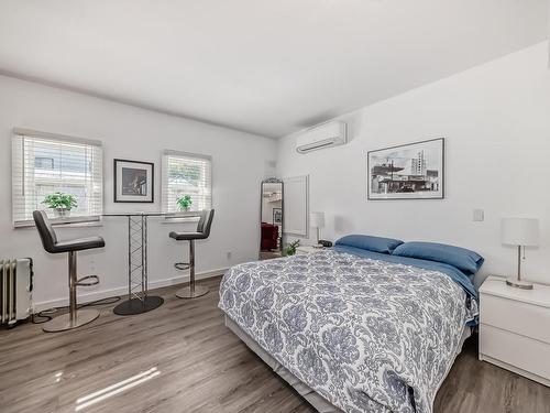 9831 83 Avenue, Edmonton, AB - Indoor Photo Showing Bedroom