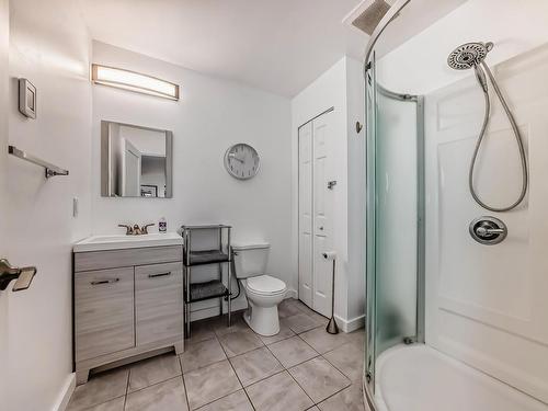 9831 83 Avenue, Edmonton, AB - Indoor Photo Showing Bathroom