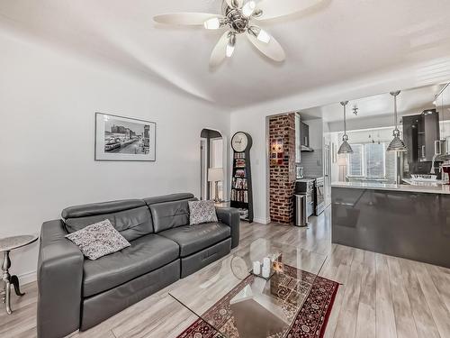 9831 83 Avenue, Edmonton, AB - Indoor Photo Showing Living Room