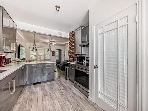 9831 83 Avenue, Edmonton, AB - Indoor Photo Showing Kitchen With Upgraded Kitchen