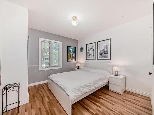 9831 83 Avenue, Edmonton, AB - Indoor Photo Showing Bedroom