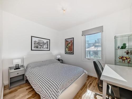 9831 83 Avenue, Edmonton, AB - Indoor Photo Showing Bedroom