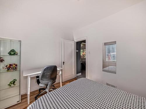 9831 83 Avenue, Edmonton, AB - Indoor Photo Showing Bedroom