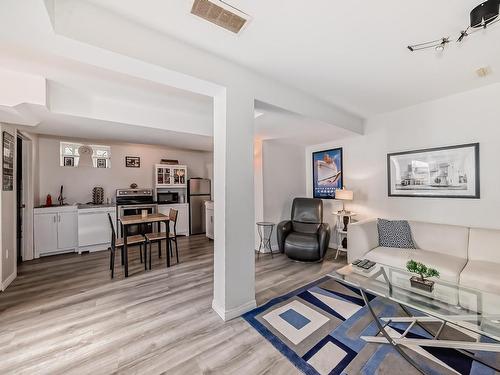 9831 83 Avenue, Edmonton, AB - Indoor Photo Showing Living Room