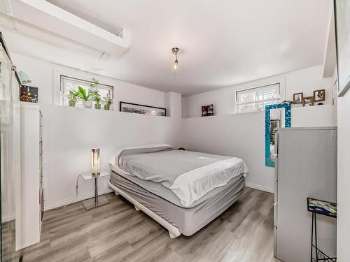 9831 83 Avenue, Edmonton, AB - Indoor Photo Showing Bedroom