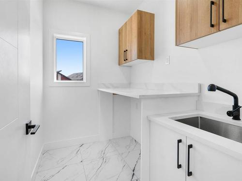 195 Ravine Drive, Devon, AB - Indoor Photo Showing Kitchen