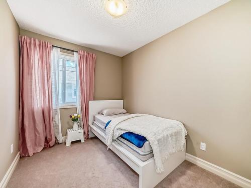 56 5317 3 Avenue Sw, Edmonton, AB - Indoor Photo Showing Bedroom