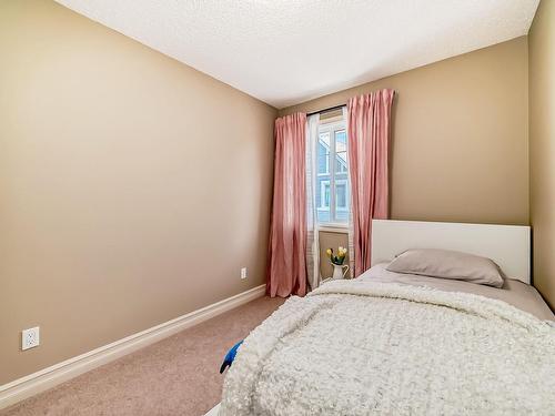 56 5317 3 Avenue Sw, Edmonton, AB - Indoor Photo Showing Bedroom