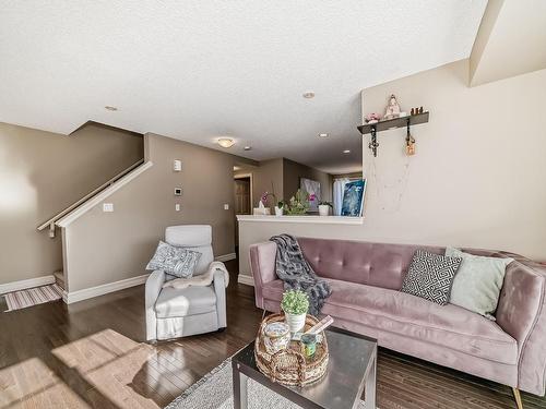 56 5317 3 Avenue Sw, Edmonton, AB - Indoor Photo Showing Living Room