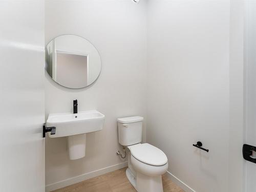 424 33 Street, Edmonton, AB - Indoor Photo Showing Bathroom