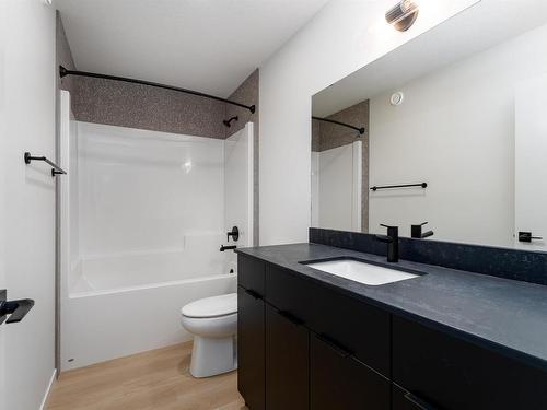 424 33 Street, Edmonton, AB - Indoor Photo Showing Bathroom