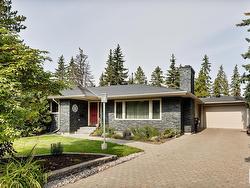 16 QUESNELL CR NW  Edmonton, AB T5R 5N9