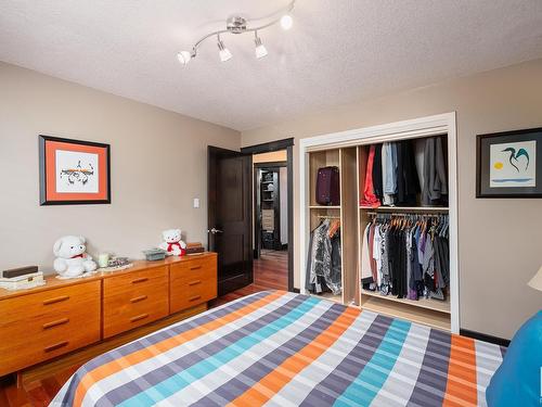 16 Quesnell Crescent, Edmonton, AB - Indoor Photo Showing Bedroom