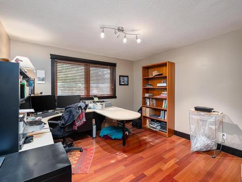 16 Quesnell Crescent, Edmonton, AB - Indoor Photo Showing Office