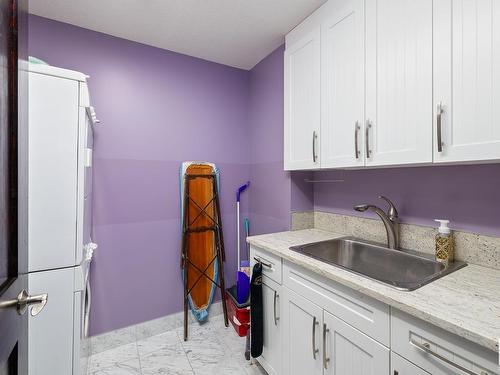 16 Quesnell Crescent, Edmonton, AB - Indoor Photo Showing Kitchen