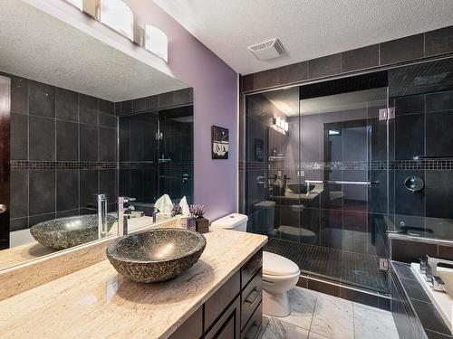 16 Quesnell Crescent, Edmonton, AB - Indoor Photo Showing Bathroom