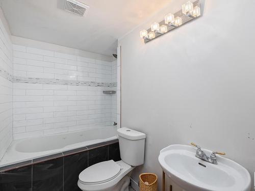 16 Quesnell Crescent, Edmonton, AB - Indoor Photo Showing Bathroom