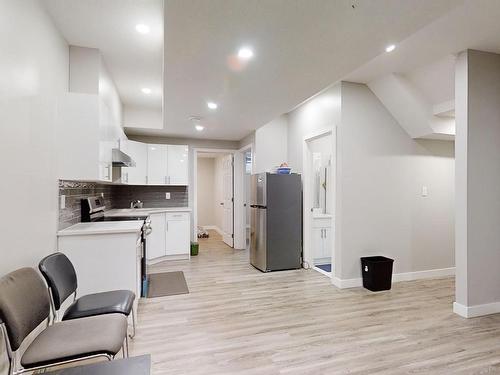 1304 16 Street Nw, Edmonton, AB - Indoor Photo Showing Kitchen