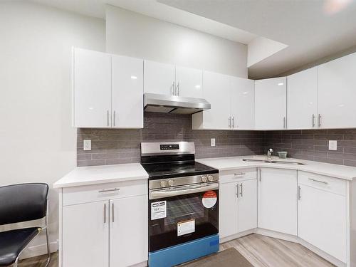 1304 16 Street Nw, Edmonton, AB - Indoor Photo Showing Kitchen