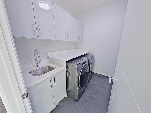 11 Elwyck Gate, Spruce Grove, AB - Indoor Photo Showing Laundry Room