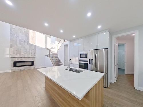 11 Elwyck Gate, Spruce Grove, AB - Indoor Photo Showing Kitchen With Double Sink With Upgraded Kitchen