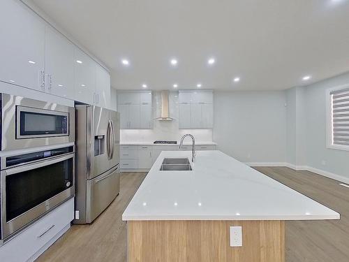 11 Elwyck Gate, Spruce Grove, AB - Indoor Photo Showing Kitchen With Double Sink With Upgraded Kitchen