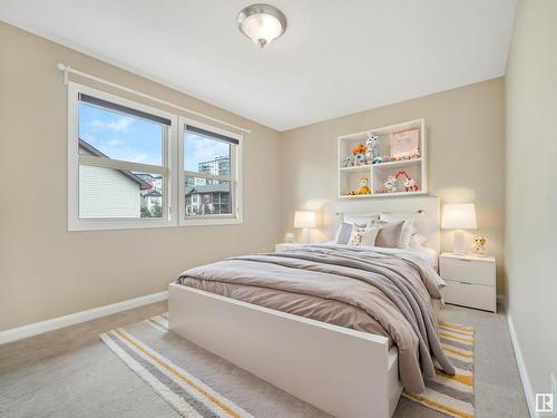 479 Ainslie Crescent Sw, Edmonton, AB - Indoor Photo Showing Bedroom