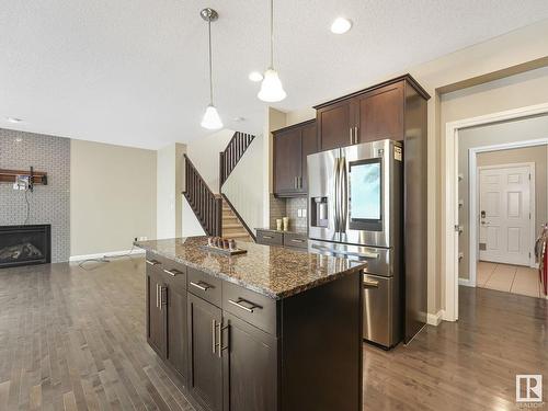 479 Ainslie Crescent Sw, Edmonton, AB - Indoor Photo Showing Kitchen With Upgraded Kitchen