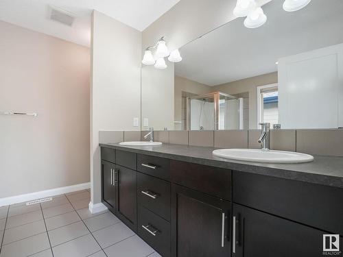 479 Ainslie Crescent Sw, Edmonton, AB - Indoor Photo Showing Bathroom