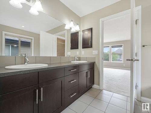 479 Ainslie Crescent Sw, Edmonton, AB - Indoor Photo Showing Bathroom