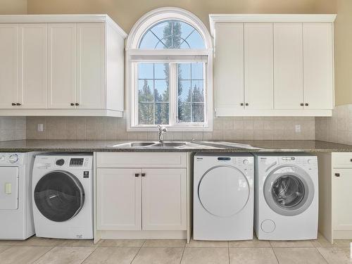 16 Wedgewood Crescent, Edmonton, AB - Indoor Photo Showing Laundry Room