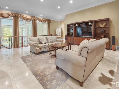 16 Wedgewood Crescent, Edmonton, AB - Indoor Photo Showing Living Room