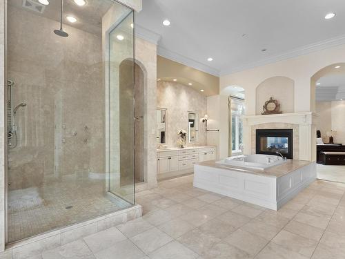 16 Wedgewood Crescent, Edmonton, AB - Indoor Photo Showing Bathroom