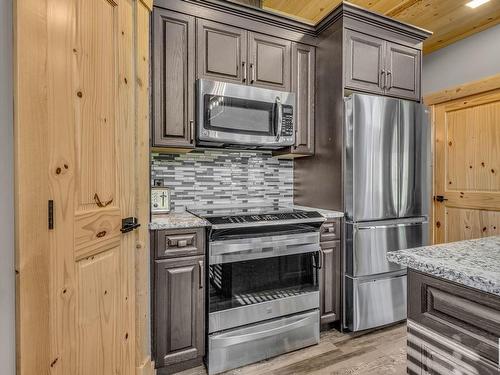 209 62002 Twp Rd 462 A, Rural Wetaskiwin County, AB - Indoor Photo Showing Kitchen With Upgraded Kitchen