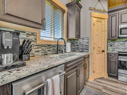 209 62002 Twp Rd 462 A, Rural Wetaskiwin County, AB - Indoor Photo Showing Kitchen With Double Sink With Upgraded Kitchen