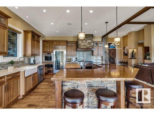 27209 Twp Road 512, Rural Parkland County, AB - Indoor Photo Showing Kitchen With Upgraded Kitchen