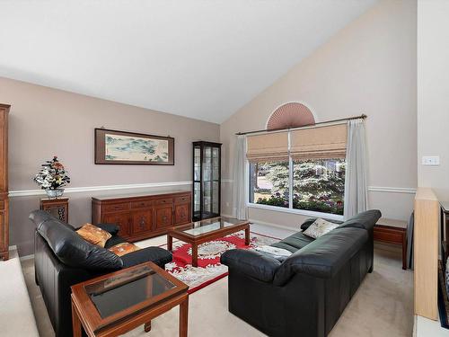 253 Heagle Crescent, Edmonton, AB - Indoor Photo Showing Living Room