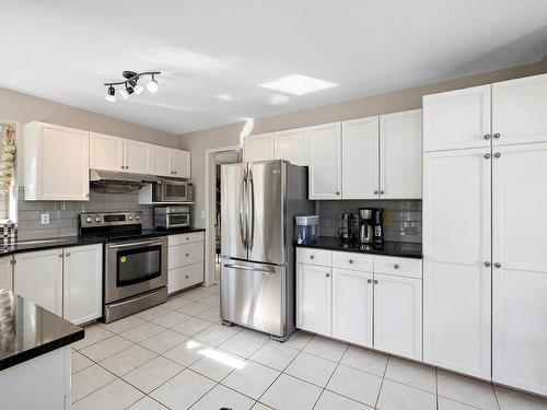 253 Heagle Crescent, Edmonton, AB - Indoor Photo Showing Kitchen With Stainless Steel Kitchen