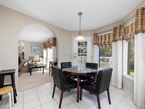 253 Heagle Crescent, Edmonton, AB - Indoor Photo Showing Dining Room