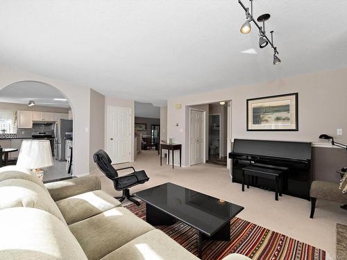 253 Heagle Crescent, Edmonton, AB - Indoor Photo Showing Living Room