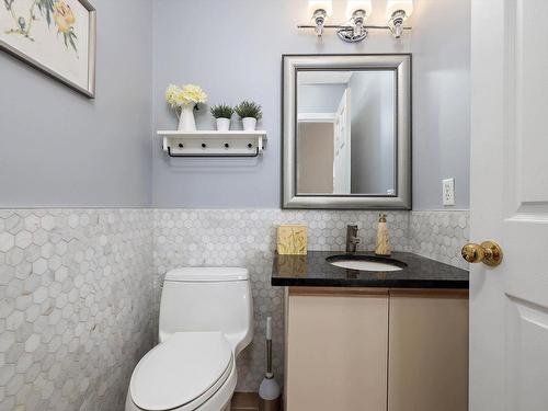 253 Heagle Crescent, Edmonton, AB - Indoor Photo Showing Bathroom