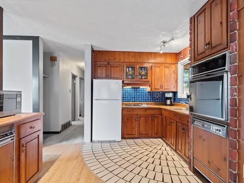 13436 115 Street Nw, Edmonton, AB - Indoor Photo Showing Kitchen